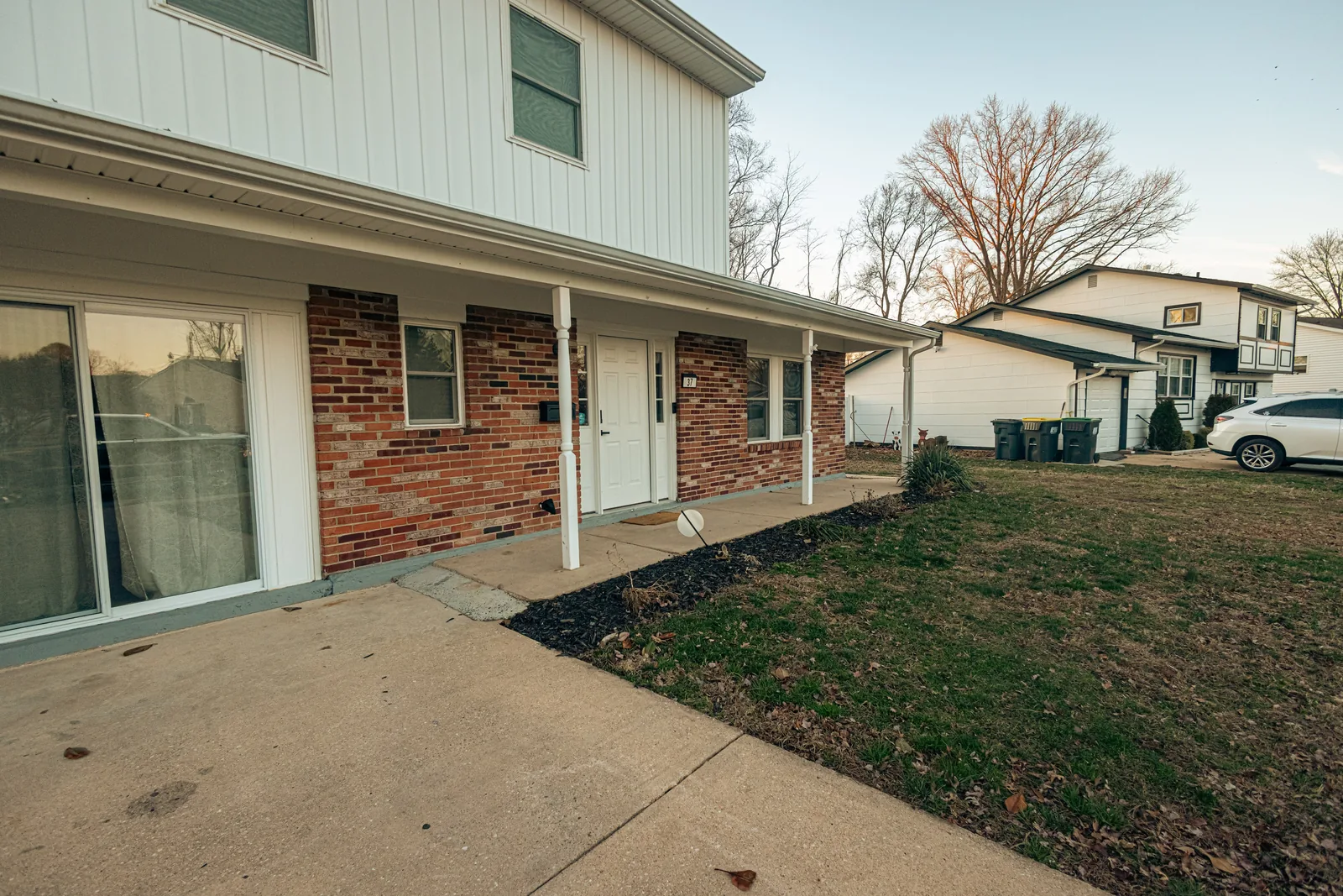 Concrete walkways at a multi-unit commercial property in New Castle County, DE